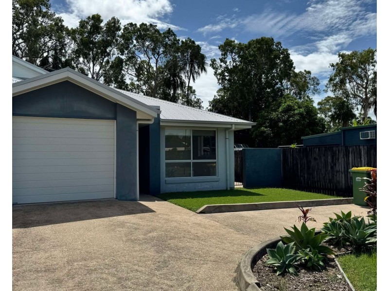 2/9 Swan Street, Armstrong Beach QLD 4737