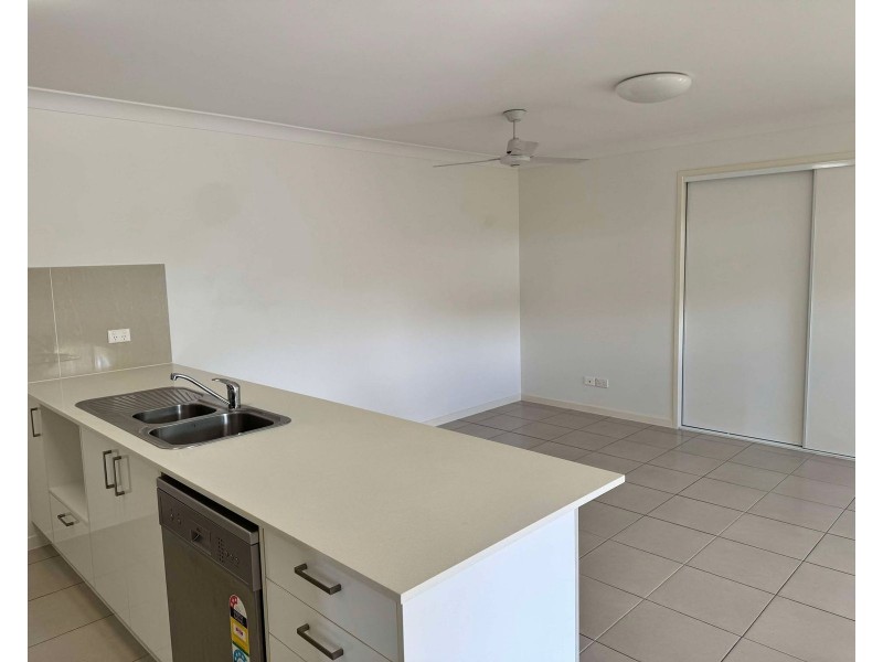 2/9 Swan Street, Armstrong Beach QLD 4737