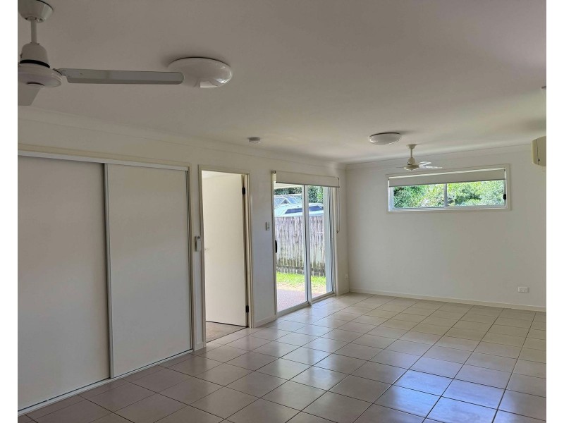 2/9 Swan Street, Armstrong Beach QLD 4737