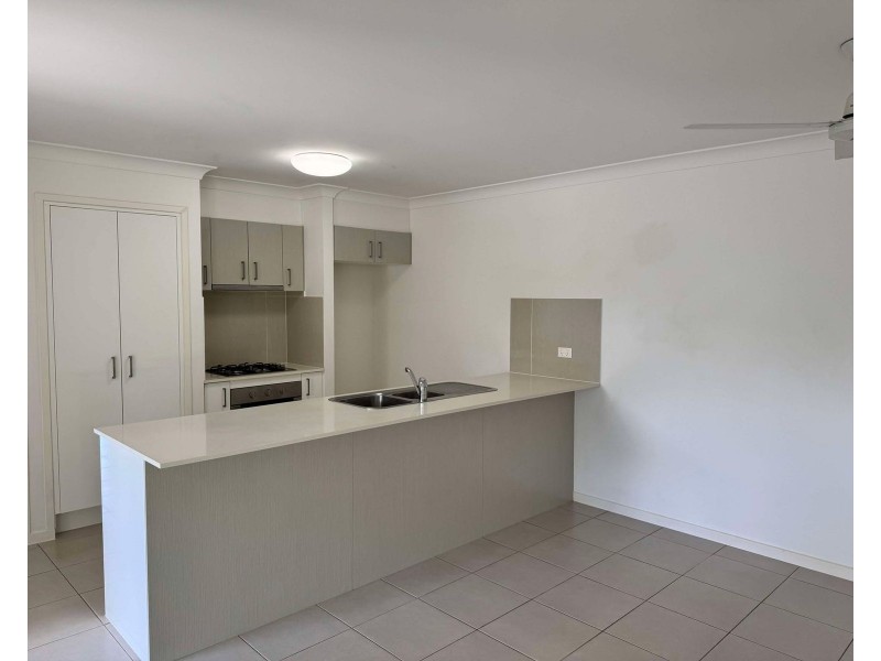 2/9 Swan Street, Armstrong Beach QLD 4737