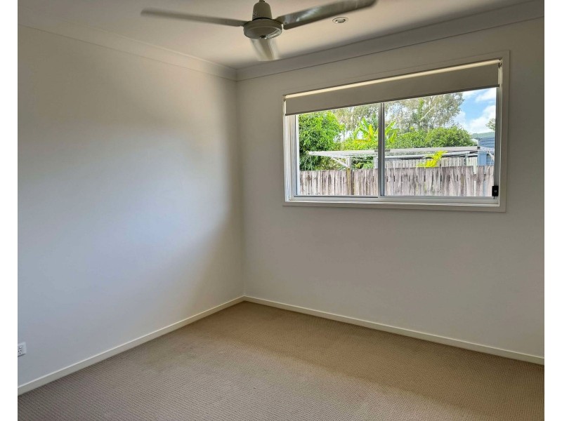 2/9 Swan Street, Armstrong Beach QLD 4737