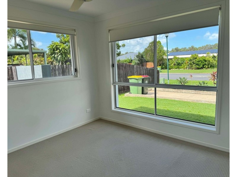 2/9 Swan Street, Armstrong Beach QLD 4737