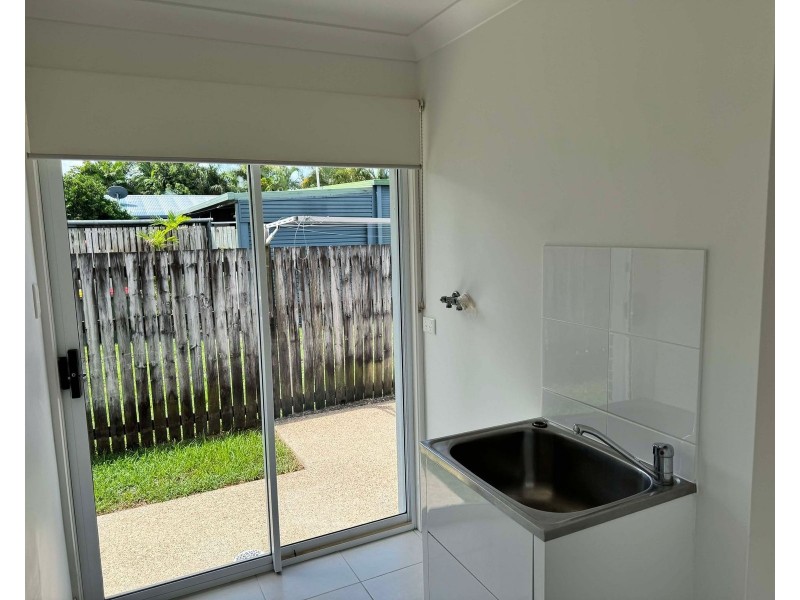 2/9 Swan Street, Armstrong Beach QLD 4737