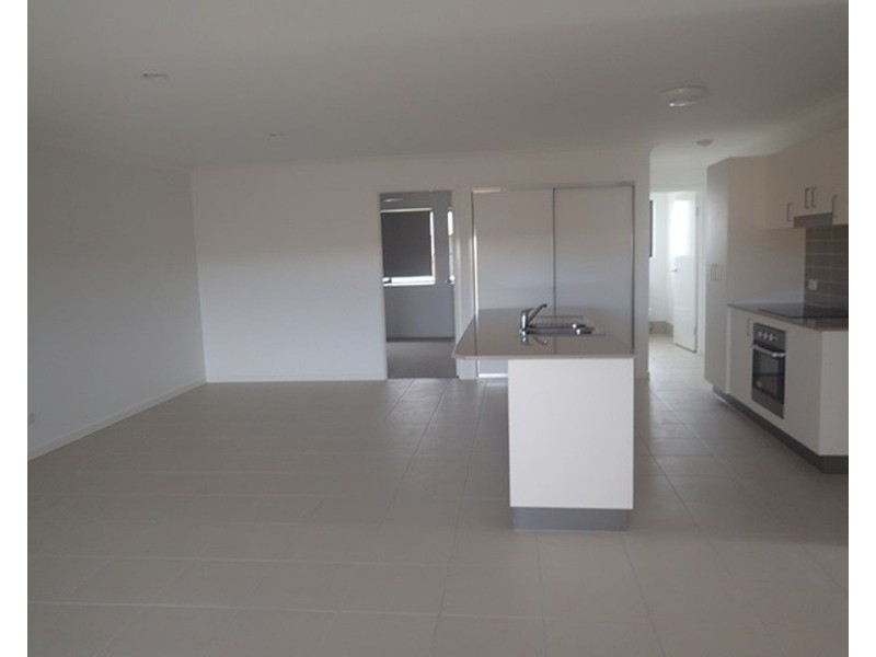 1/57 Primavera Boulevard, Beaconsfield QLD 4740