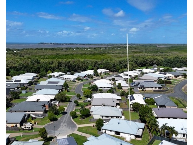 7 Peregian Court, Blacks Beach QLD 4740