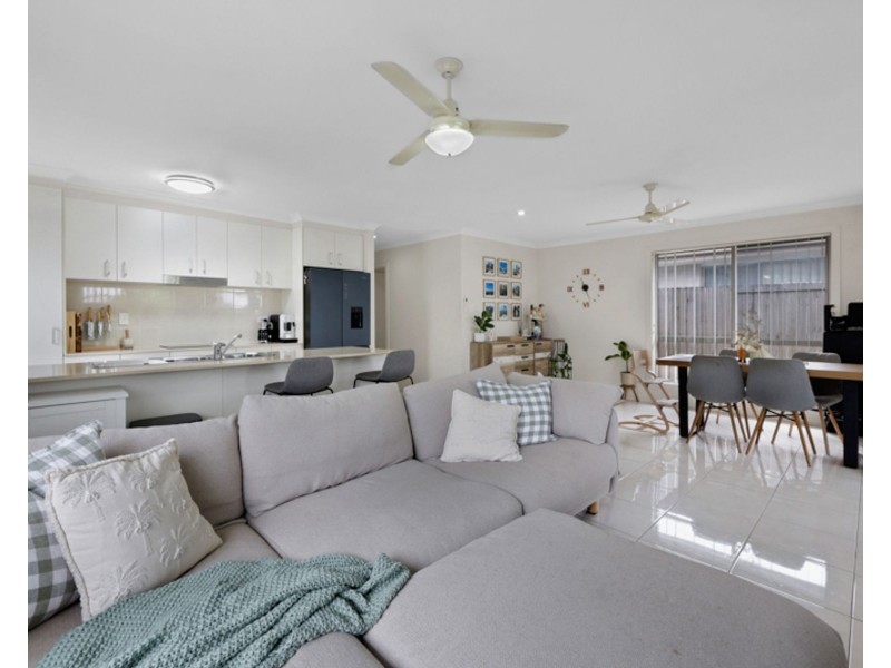 1&2/46 Superior Boulevard, Andergrove QLD 4740