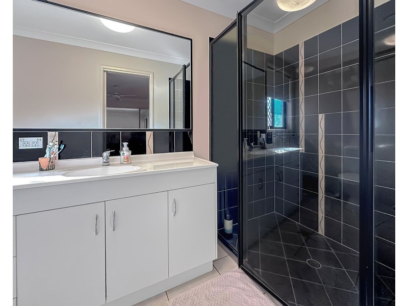 8 Lance Street, Bucasia QLD 4750