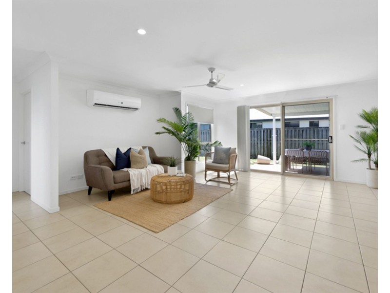 50 Newport Parade, Blacks Beach QLD 4740