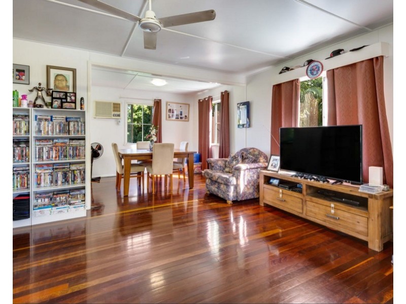 27 Pioneer Street, Glenella QLD 4740