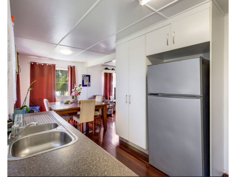 27 Pioneer Street, Glenella QLD 4740