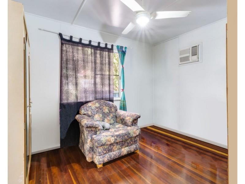 27 Pioneer Street, Glenella QLD 4740