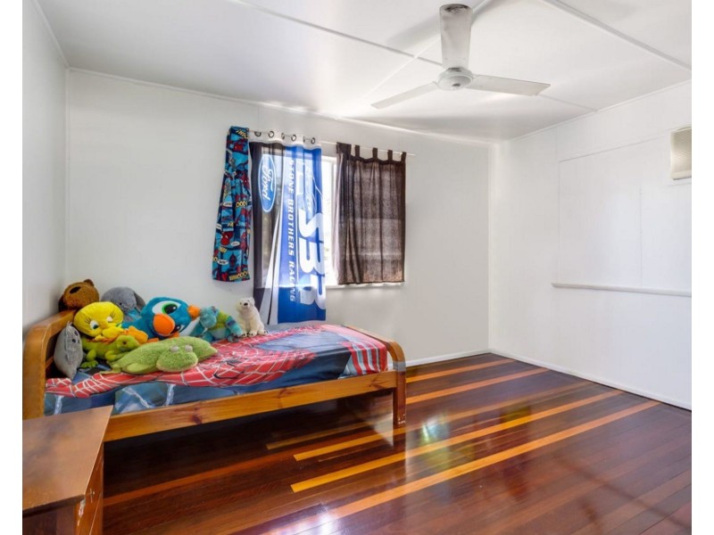 27 Pioneer Street, Glenella QLD 4740