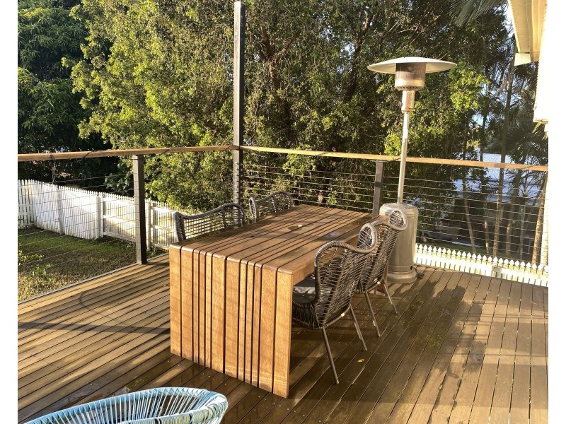 27 Pioneer Street, Glenella QLD 4740