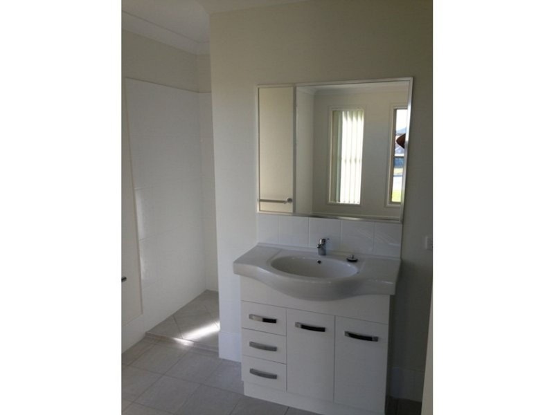 1 Michelle Place, Mirani QLD 4754