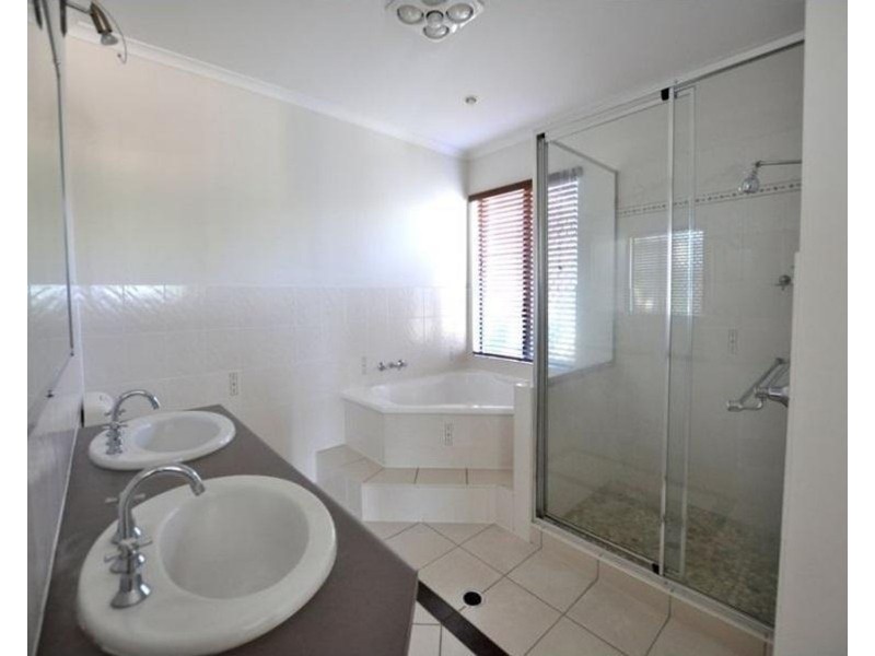 28 Sailaway Drive, Eimeo QLD 4740