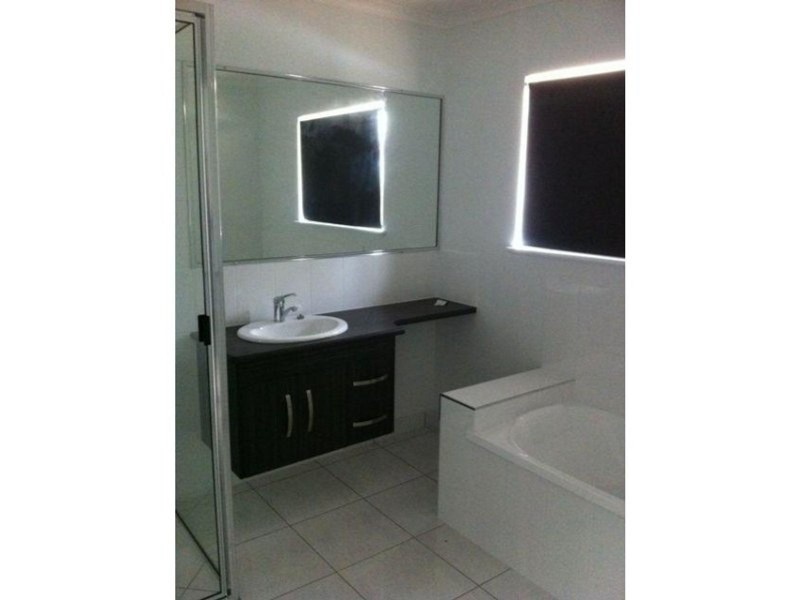 1/98 Broad Street, Sarina QLD 4737