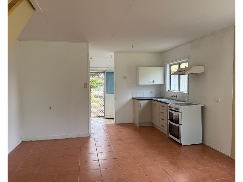 1/14 Owen Jenkins Drive, Sarina Beach QLD 4737