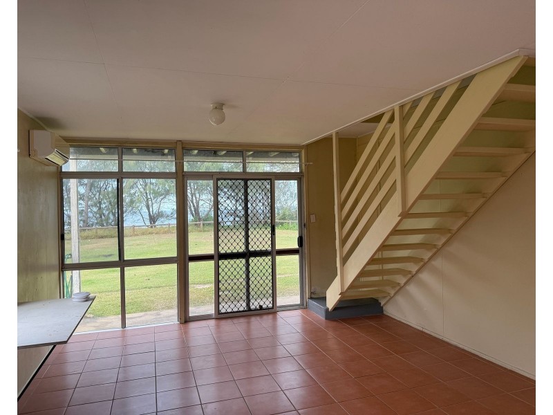 1/14 Owen Jenkins Drive, Sarina Beach QLD 4737
