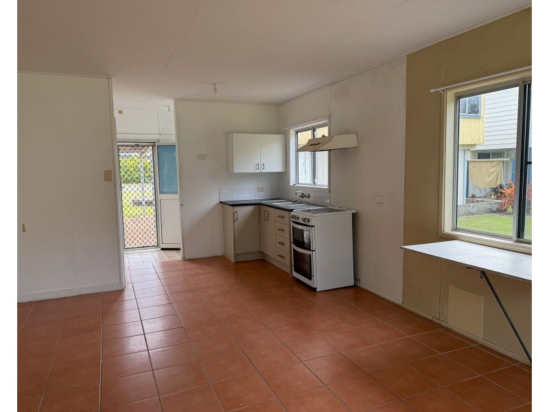 1/14 Owen Jenkins Drive, Sarina Beach QLD 4737