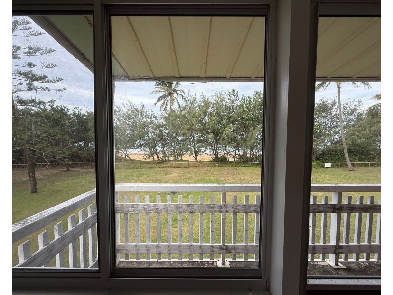 1/14 Owen Jenkins Drive, Sarina Beach QLD 4737