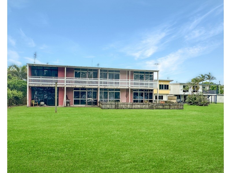 2/14 Owen Jenkins Drive, Sarina Beach QLD 4737