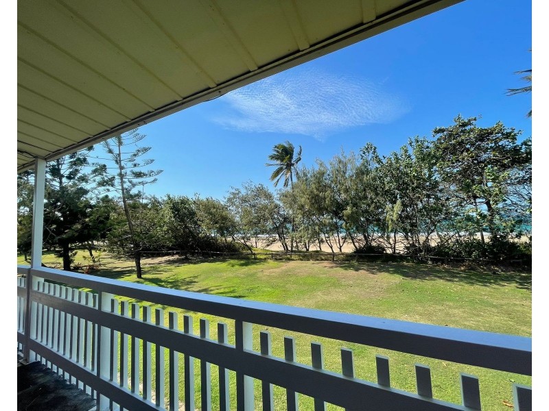 2/14 Owen Jenkins Drive, Sarina Beach QLD 4737