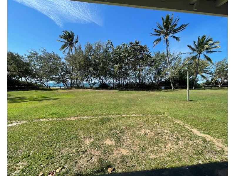 2/14 Owen Jenkins Drive, Sarina Beach QLD 4737