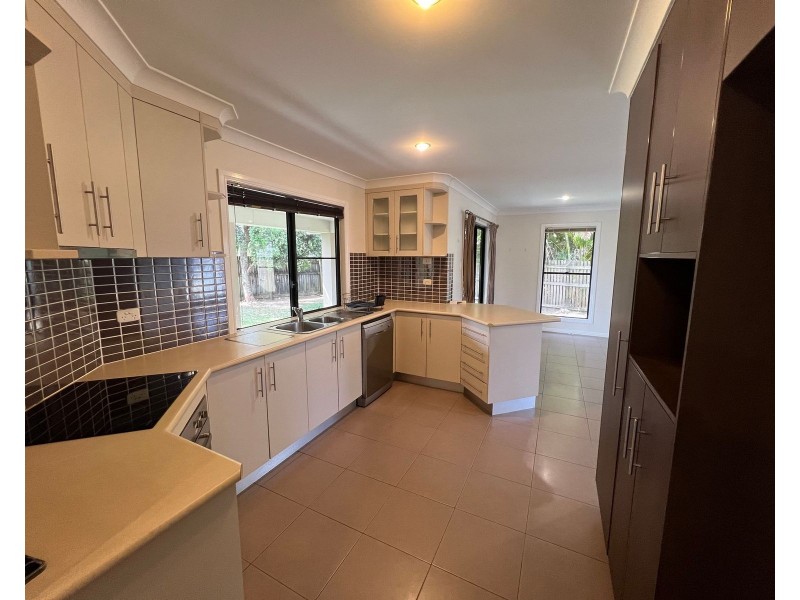 52 Victor Avenue, Glenella QLD 4740