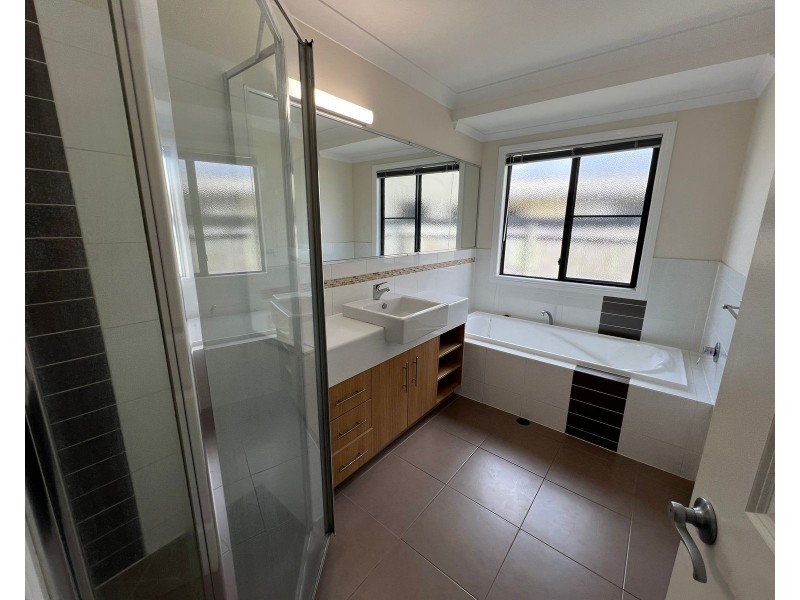 52 Victor Avenue, Glenella QLD 4740