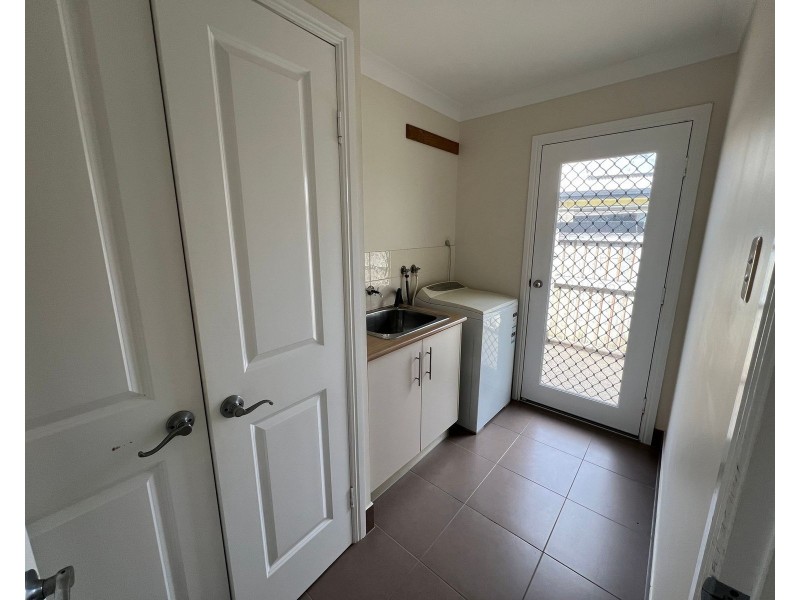 52 Victor Avenue, Glenella QLD 4740