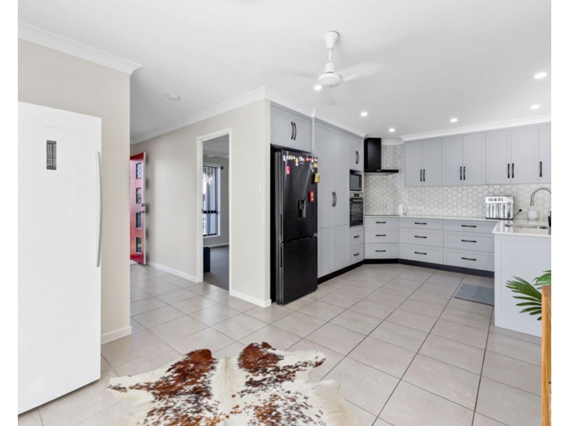 28 Patricia Circuit, Mirani QLD 4754