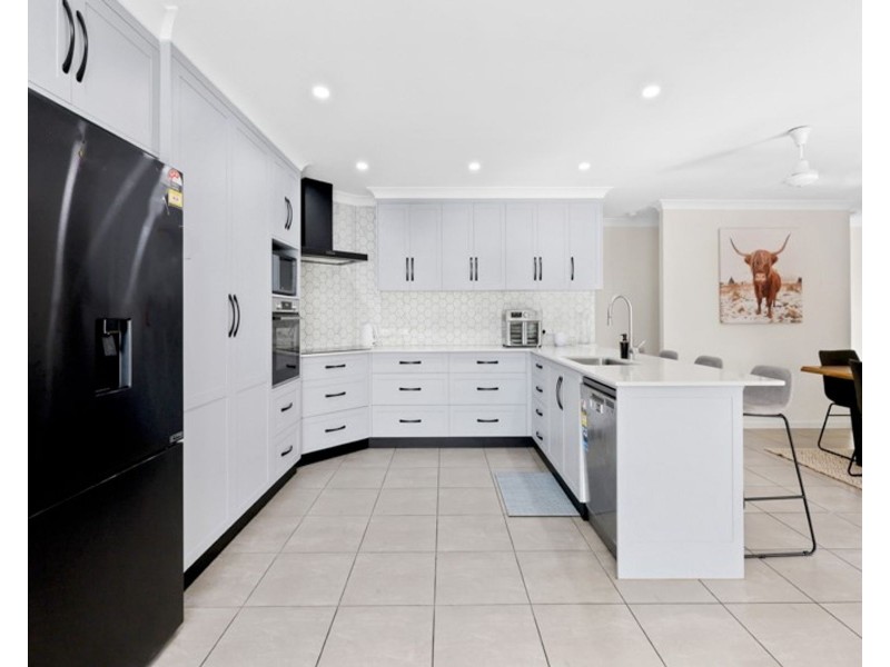 28 Patricia Circuit, Mirani QLD 4754