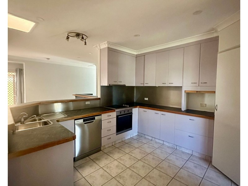 33 Bradman Drive, Glenella QLD 4740