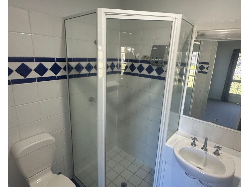 33 Bradman Drive, Glenella QLD 4740