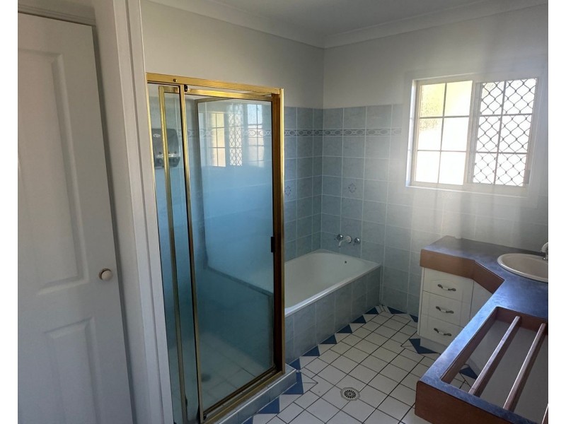 33 Bradman Drive, Glenella QLD 4740