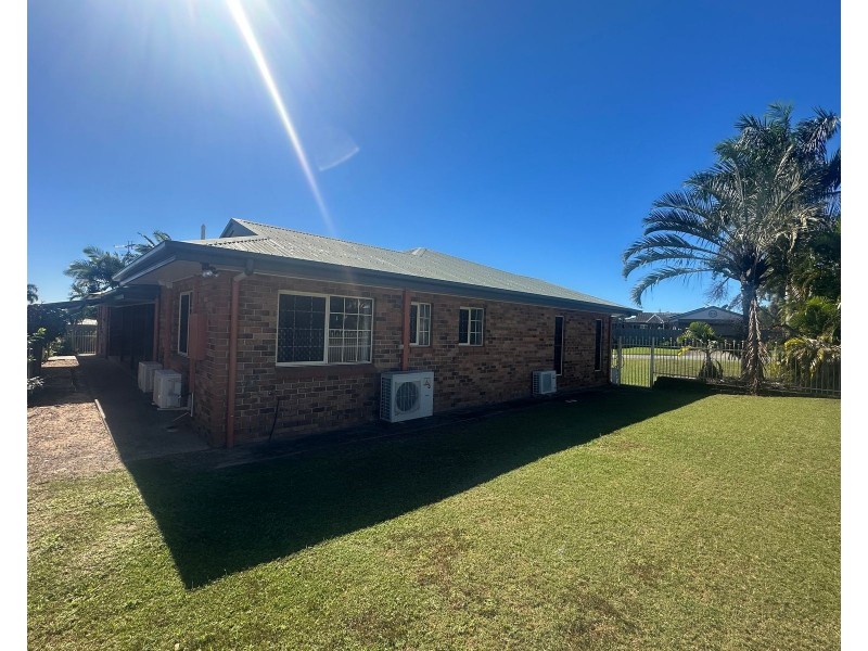 33 Bradman Drive, Glenella QLD 4740