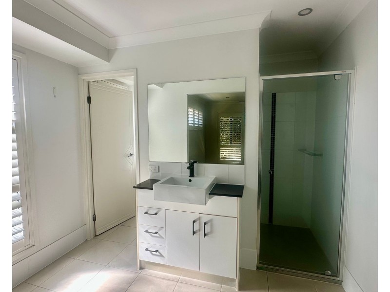 12 Moreton Drive, Rural View QLD 4740