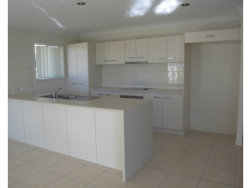 8 Moreton Drive, Rural View QLD 4740