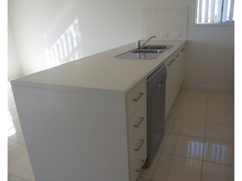 8 Moreton Drive, Rural View QLD 4740