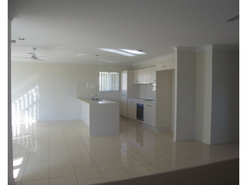 8 Moreton Drive, Rural View QLD 4740