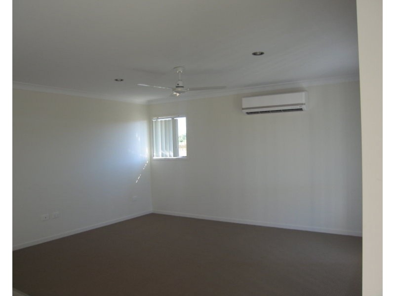 8 Moreton Drive, Rural View QLD 4740