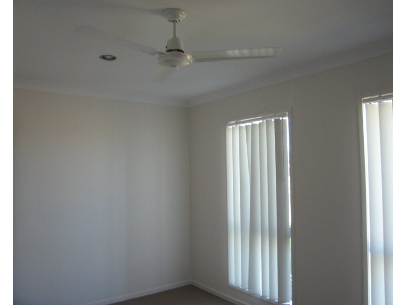 8 Moreton Drive, Rural View QLD 4740