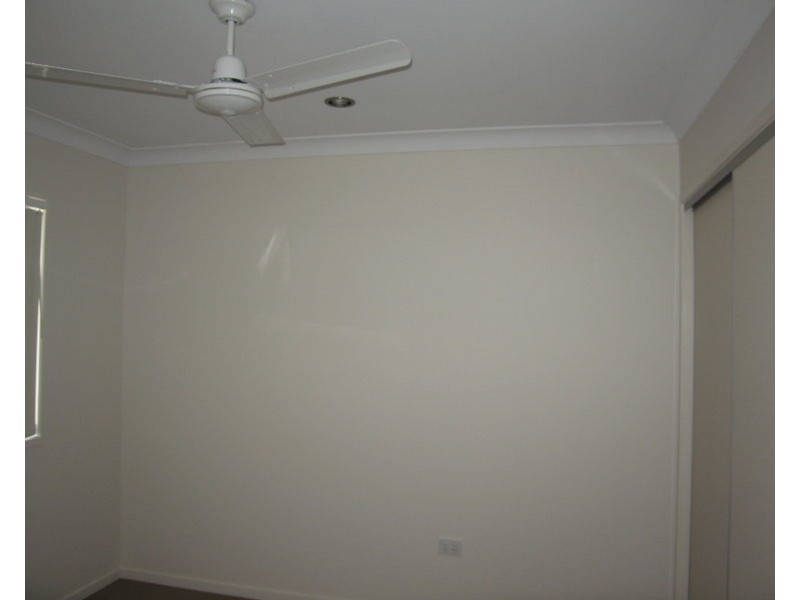 8 Moreton Drive, Rural View QLD 4740