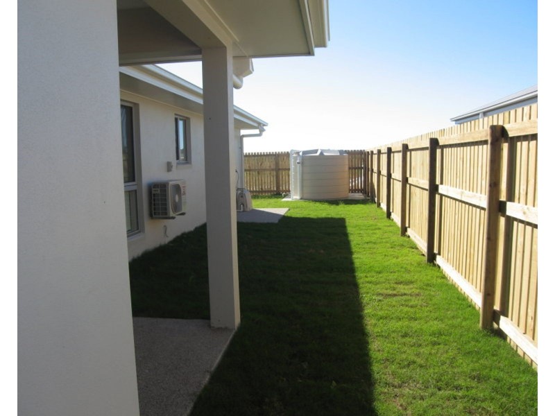 8 Moreton Drive, Rural View QLD 4740