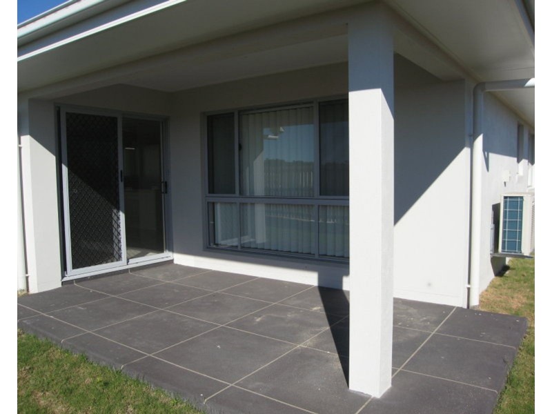 8 Moreton Drive, Rural View QLD 4740