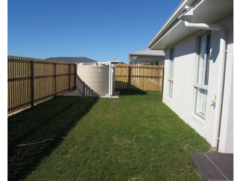 8 Moreton Drive, Rural View QLD 4740