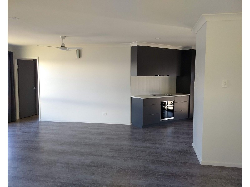 2/4 Peter Court, Andergrove QLD 4740