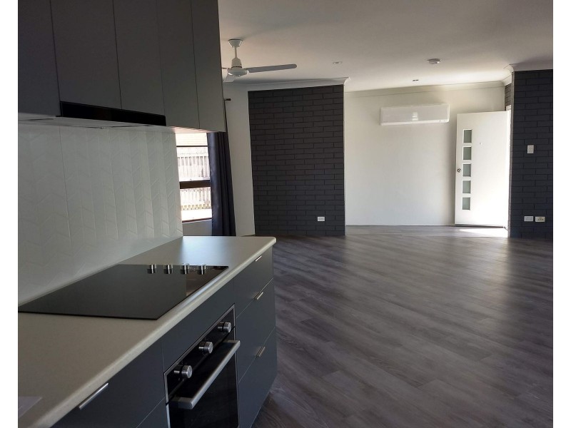 2/4 Peter Court, Andergrove QLD 4740