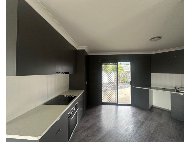2/4 Peter Court, Andergrove QLD 4740