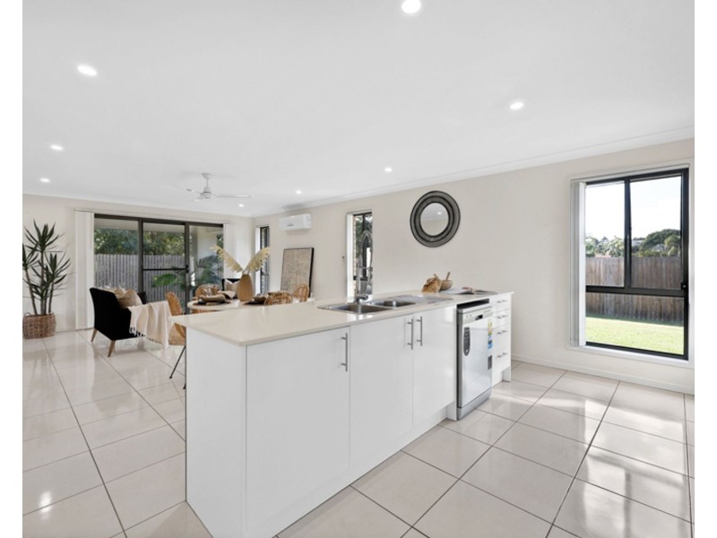 11 Lyam Place, Eimeo QLD 4740